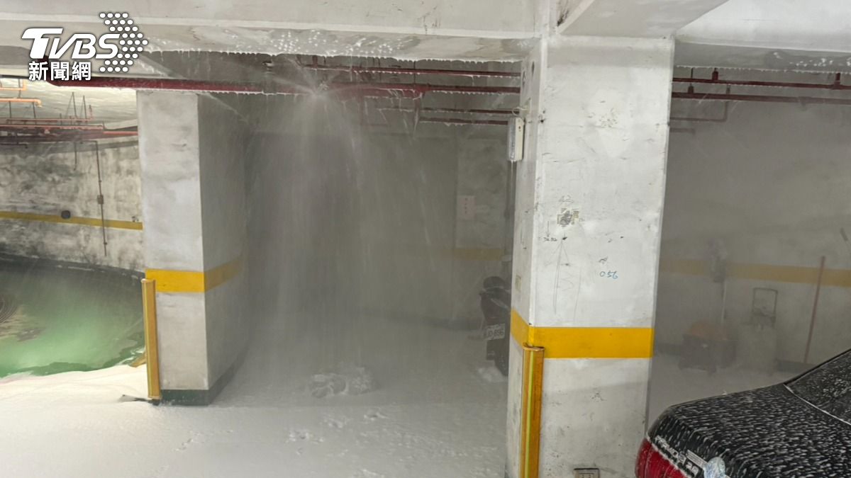 基隆住宅地下室竄濃煙!雜物堆起火燃燒 住戶聞到燒焦味