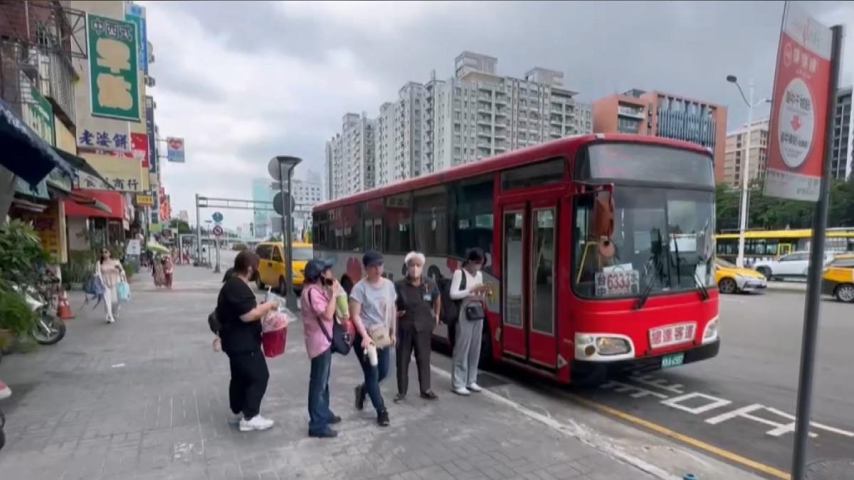 台中區監理所運輸管理科長蔡伯文表示，司機的行為違反公路法第77條第1項。(圖／民眾提供)