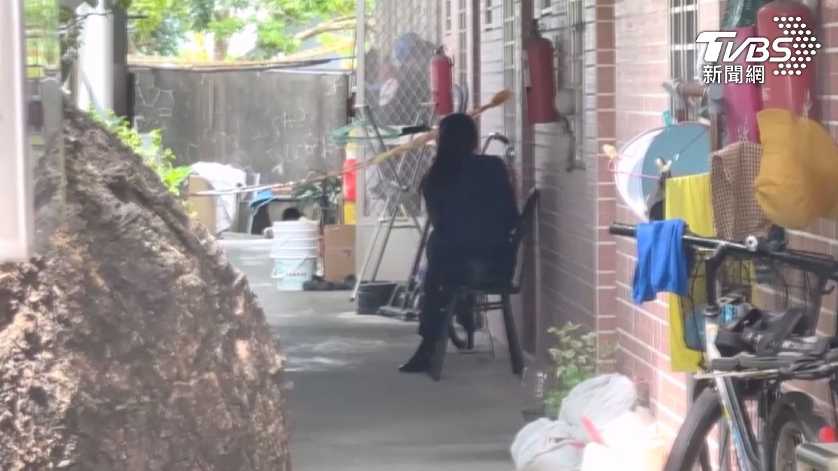 54歲女遺體在家放2天 鄰居嚇:完全沒異狀(圖/TVBS)