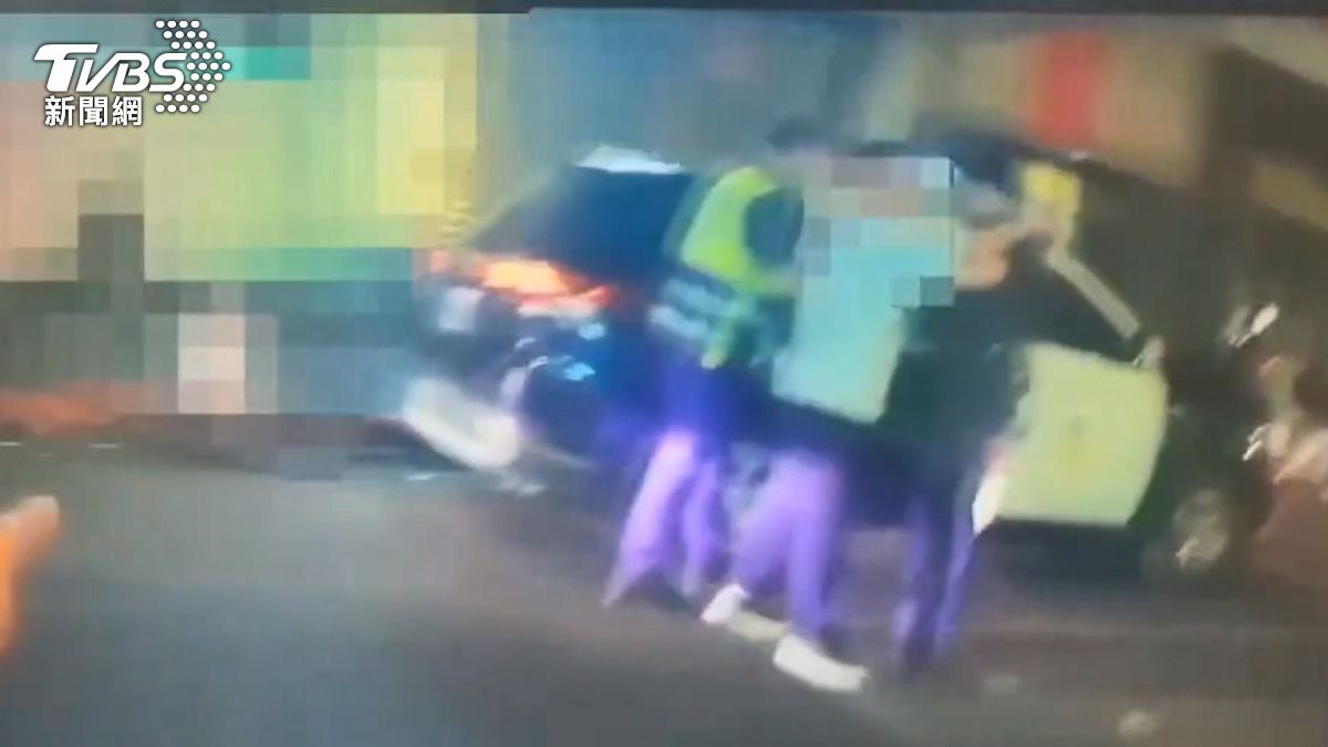 土耳其籍男子和印度籍男子爭風吃醋,在超商內互毆、互告傷害。 (圖/TVBS)