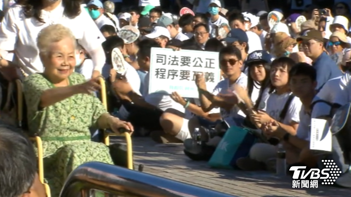 柯媽現身走讀活動。(圖/TVBS)