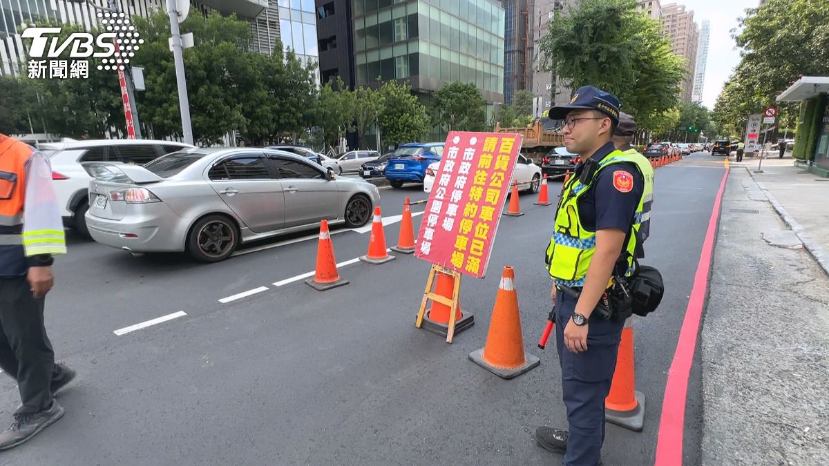 七期百貨外「禁排隊等車位」違者開罰。(圖／TVBS)   