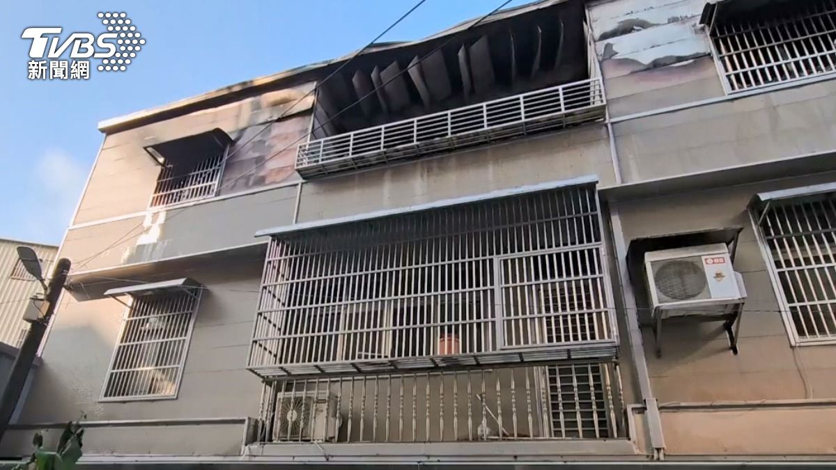 起火位置在民宅3樓。(圖/TVBS)