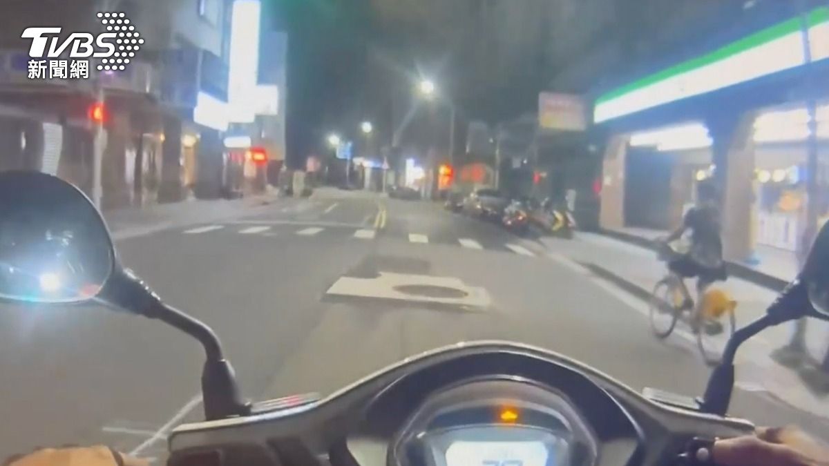 新北單車男酒駕闖紅燈嗆警「你是法律嗎」 下秒慘遭打臉開單