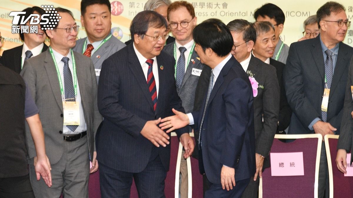 最後一天上班!邱泰源「同框賴清德」只微笑握手互動冷