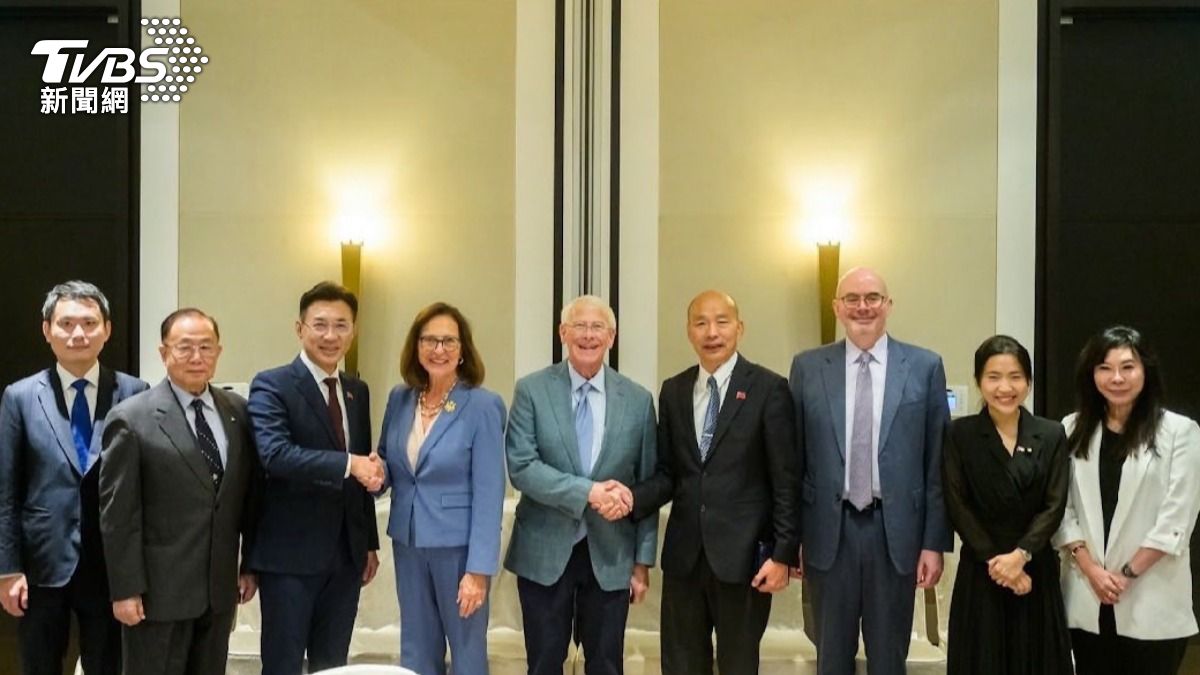 立法院長韓國瑜與美國參議院軍事委員會籍主席維克。(圖/TVBS)