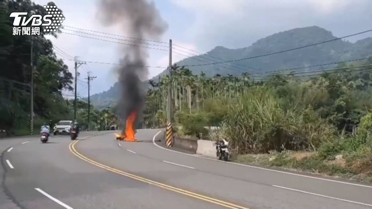 重機騎士台三線自陷陷火海警消分局長齊救援僅輕傷無礙。(圖／TVBS)