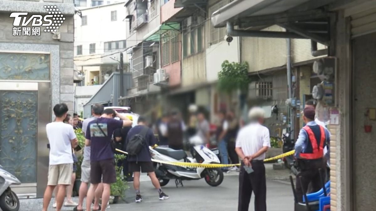 鐵皮屋民宅三樓起火，黃姓女子及四名小朋友受困在三樓，最終葬身火海。（圖／TVBS）