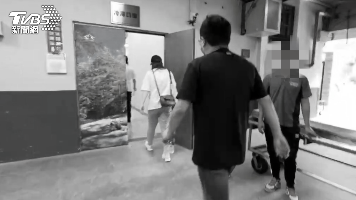 疑好奇看普渡!台中6歲童攀窗墜死今相驗 爸媽認屍心碎哭吼