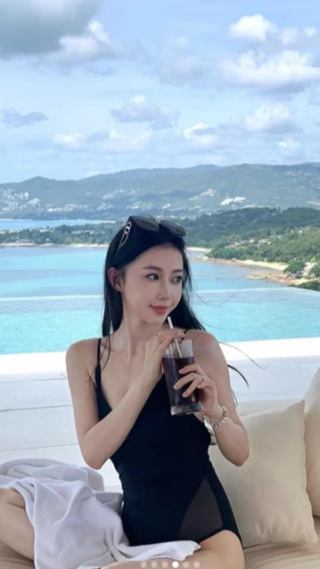 Luna曬出一系列泳裝照。(圖/翻攝自Luna IG)