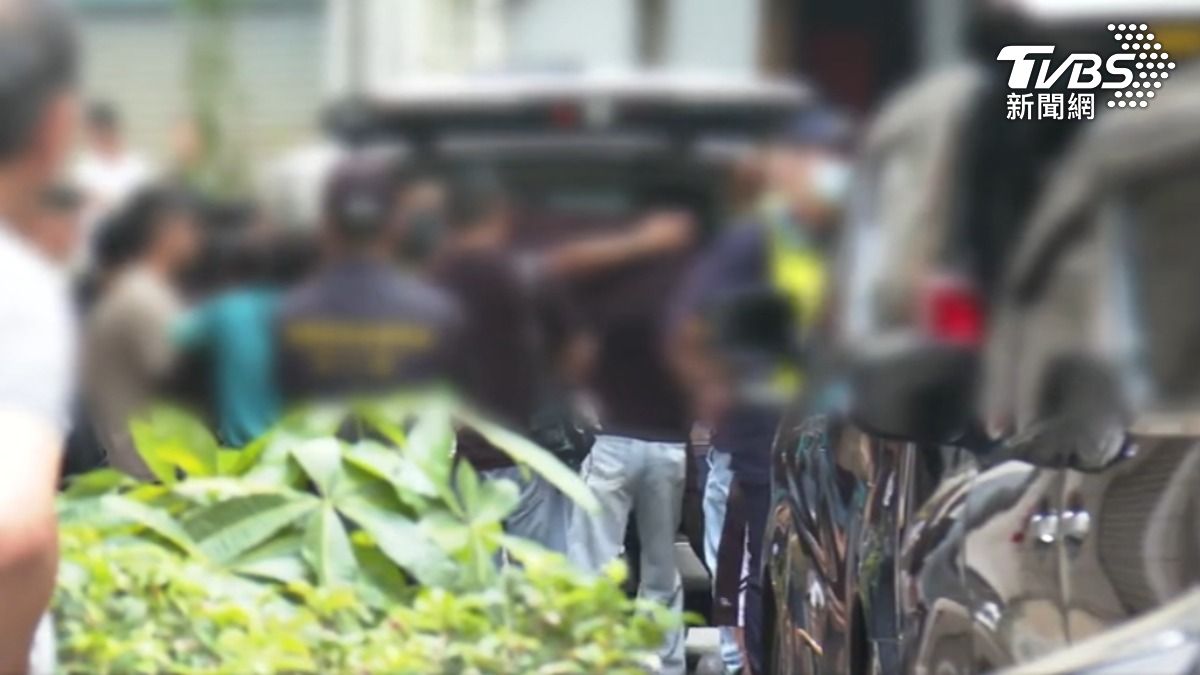 開學前相約過夜遇火災,父母崩潰認屍。(圖/TVBS)