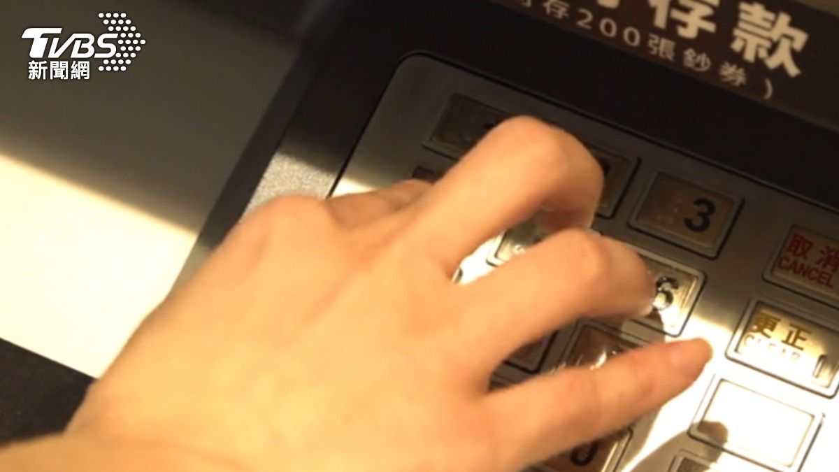 為了配合政府打詐,銀行的審查力道更加嚴格。(圖/TVBS)