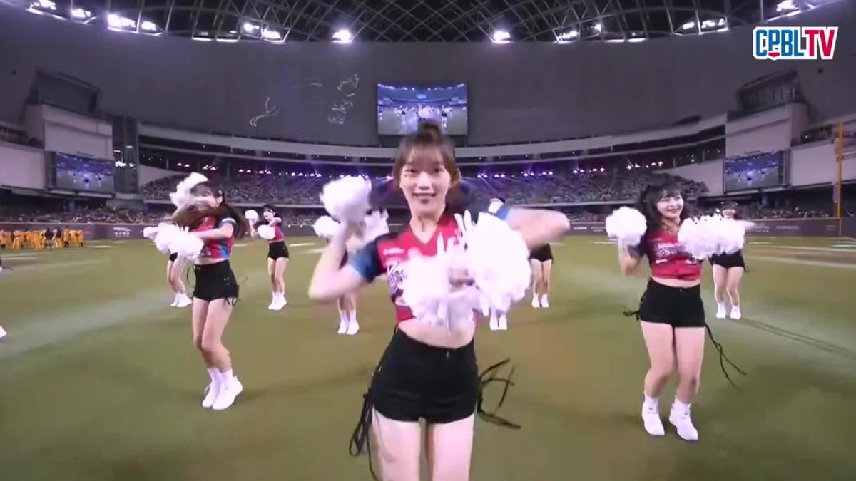 票房紅盤！龍象大戰滿場4萬人，創味全紀錄。（畫面來源:CPBL）