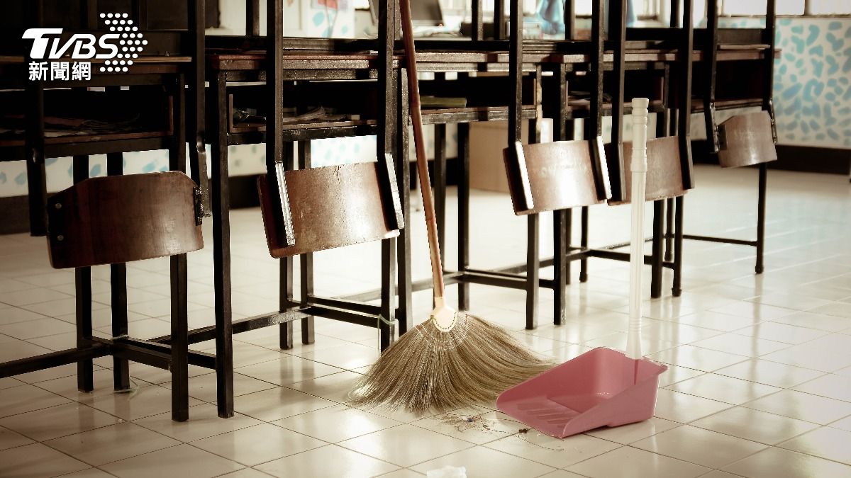 要開學!陸老師發通知「讓家長打掃教室」 網傻:折磨同一代人