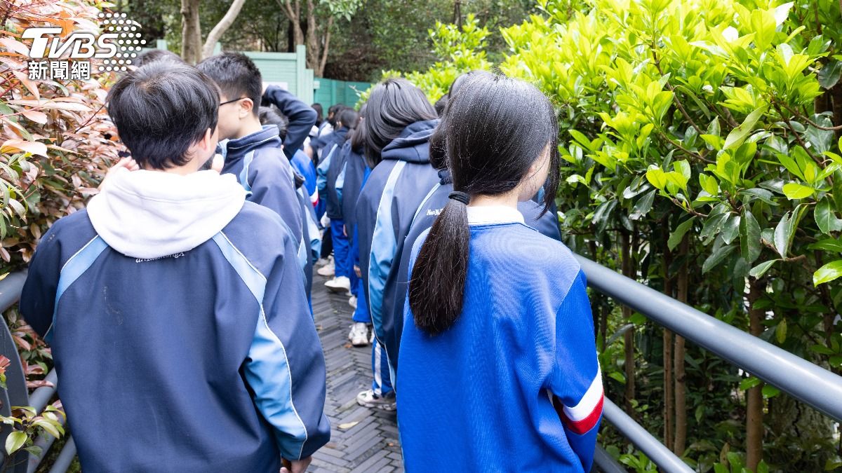 開學前拿校服去繡名字!尪留「老婆名字」 她當場氣笑