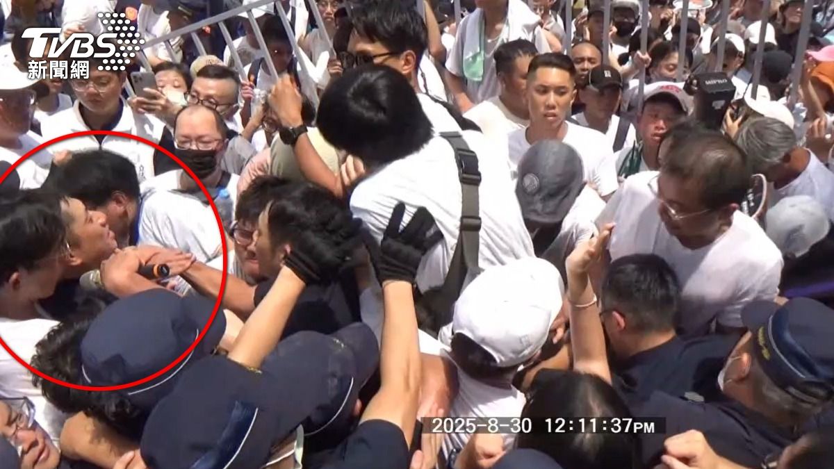 黃國昌號召千人衝官邸!「勒警」最新視角曝 北市警將傳喚說明