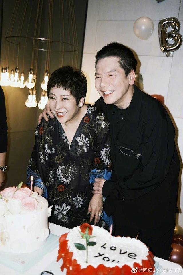 向太自爆當初對向華強一見鍾情。（圖／翻攝自微博@向佐）