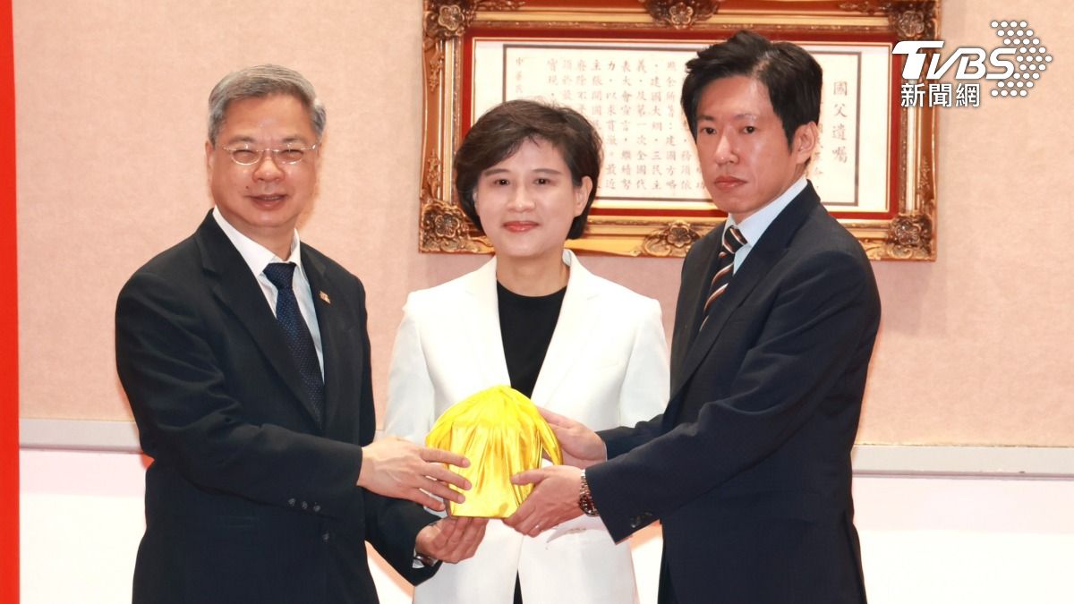 行政院今(1)日舉辦卸新任秘書長交接典禮。(圖/潘建樺攝)