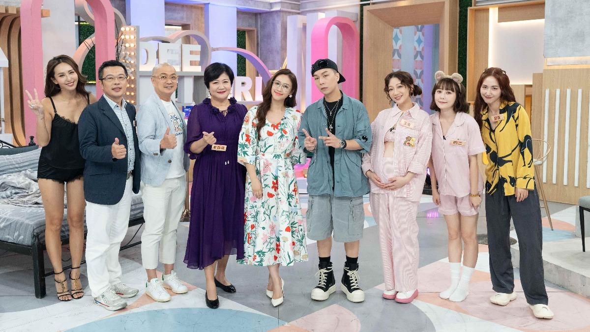 薔薔(左起)、邱永林、Paul、崔佩儀、吳姍儒、派翠克、玉兔、畇二、筱筱分享睡姿話題。(圖/東森綜合台提供)