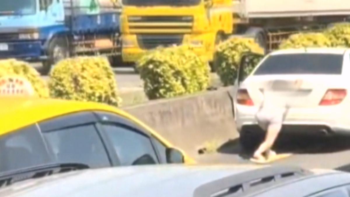 轎車變飛彈!國道「蛇行撞車」又肇逃,還見神力女超人?(圖/翻攝社會事新聞影音)