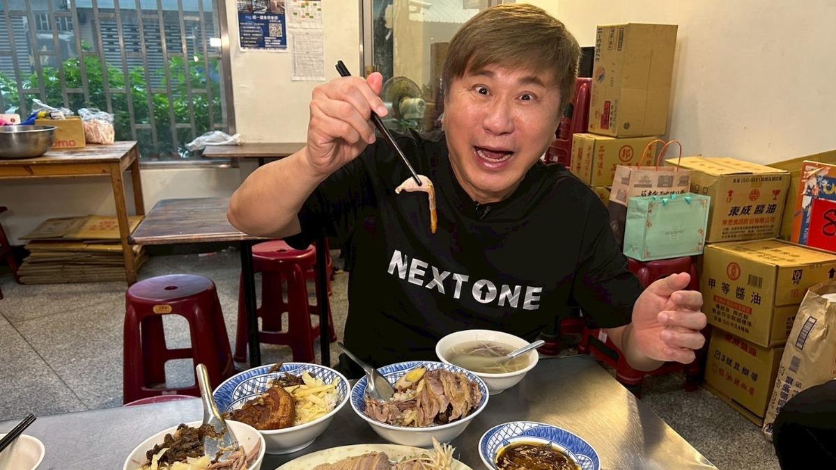 胡瓜出外景大啖美食。(圖/下面一位提供)