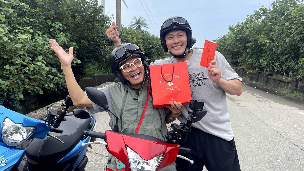 許效舜贈紅包,祝福張睿家新婚。(圖/東森超視提供)