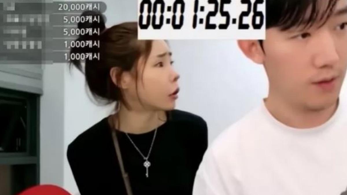 申太一的朋友發現警察來,相當慌張。(圖/取自韓國論壇)
