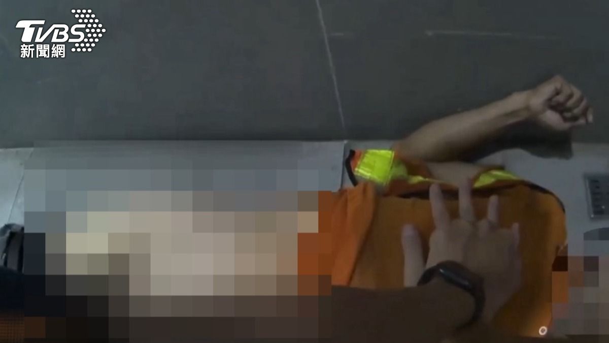 敲門無反應!超商廁所6旬翁倒地 警CPR八分鐘搶命