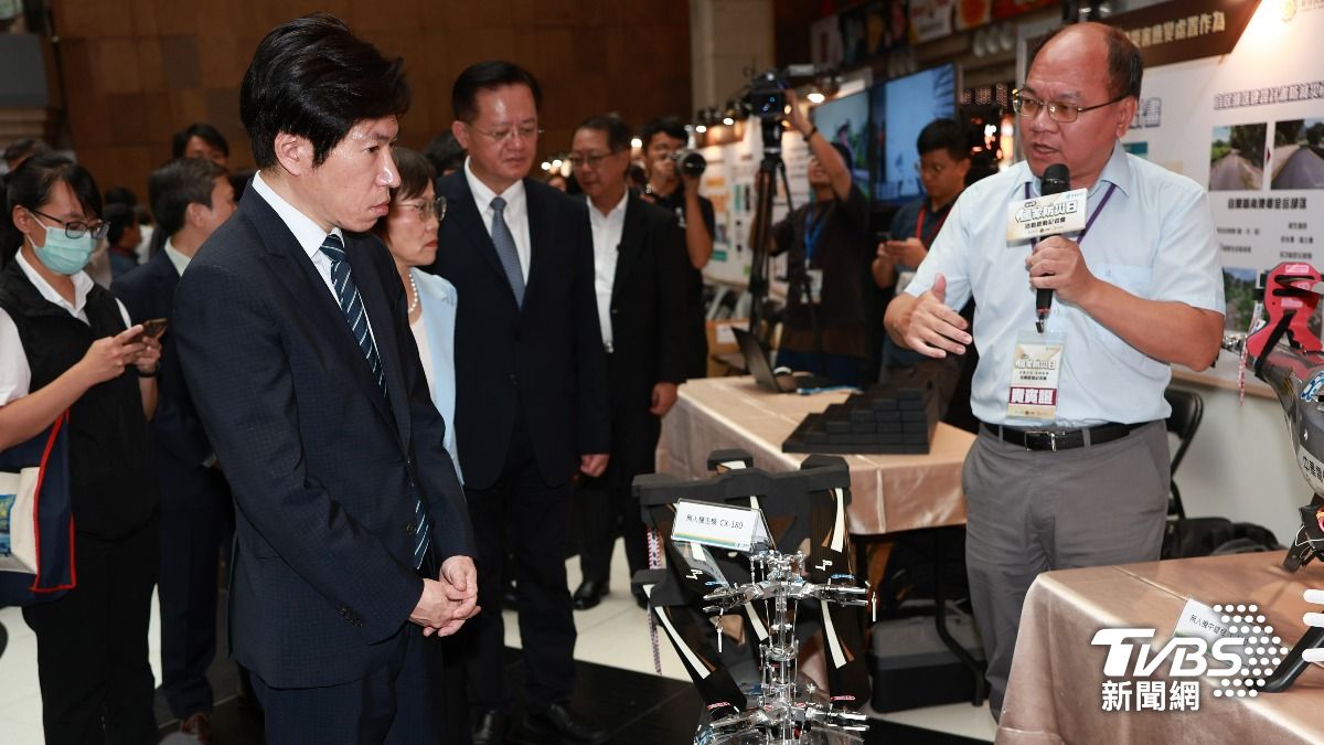 政院秘書長張惇涵與內政部長劉世芳出席國家防災日演練，協調各部門資源整合問題。（圖／華子琛攝）