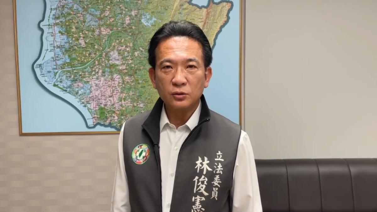 洪秀柱參加陸93閱兵 林俊憲批:國民黨自己把紅帽戴頭上
