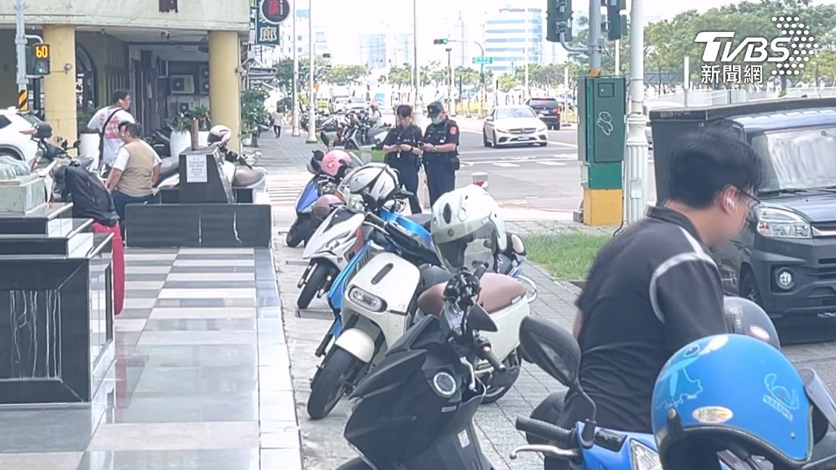 這項措施主要目的是解決商業大樓周邊機車違停問題。(圖/TVBS)