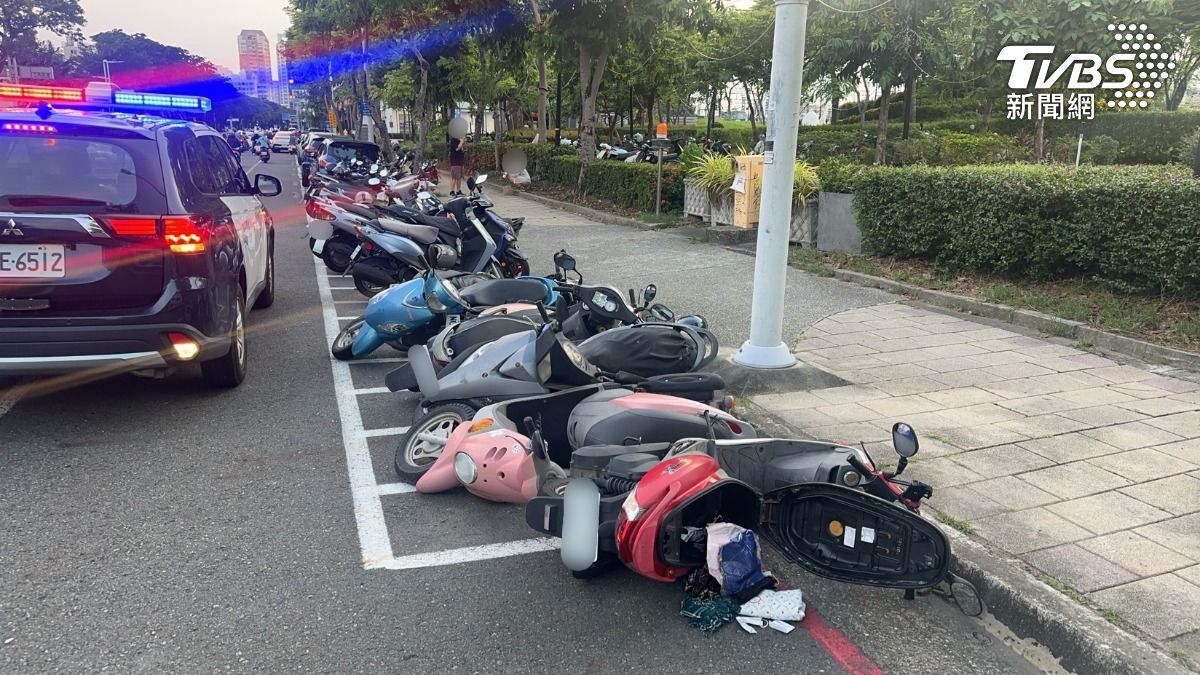 警方將聯繫所有車主製作筆錄後，依毀損罪嫌將案件移送橋頭地檢署偵辦。（圖／TVBS）