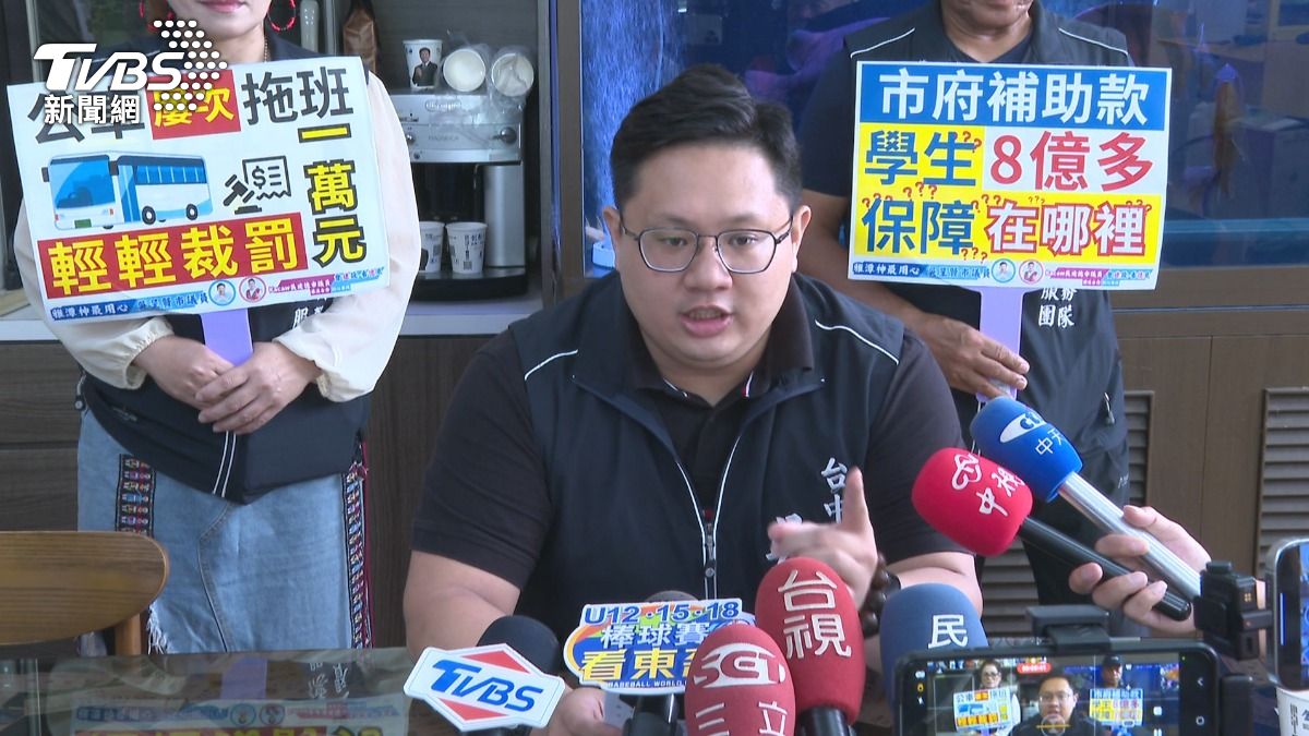 中市議員吳建德接獲民眾陳情。(圖／TVBS)