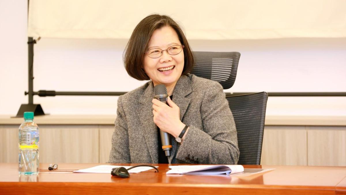 同婚上路7週年!蔡英文笑:找不到對象是各位的事了