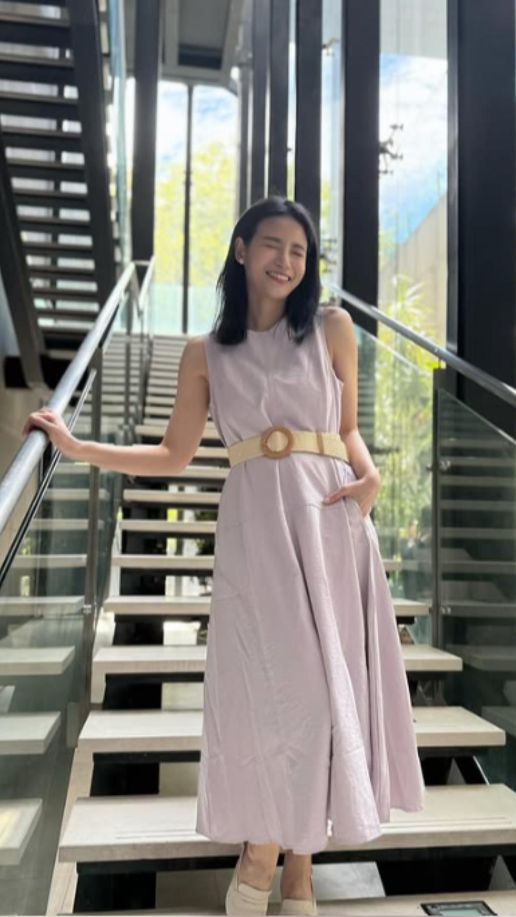 蘿莉塔削水果削到自己的皮。(圖/翻攝自lolitalee513 IG)