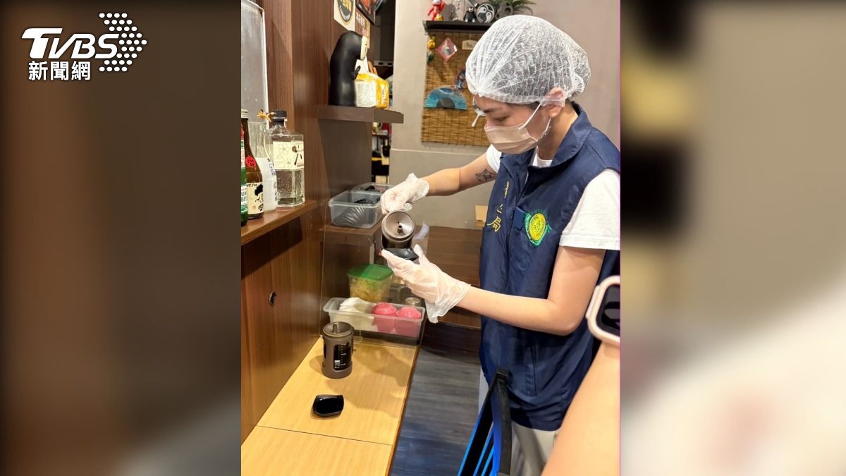 衛生局獲報到場稽查,業者坦承影片拍攝地點為該營業場所,將裁罰3萬。(圖/TVBS)