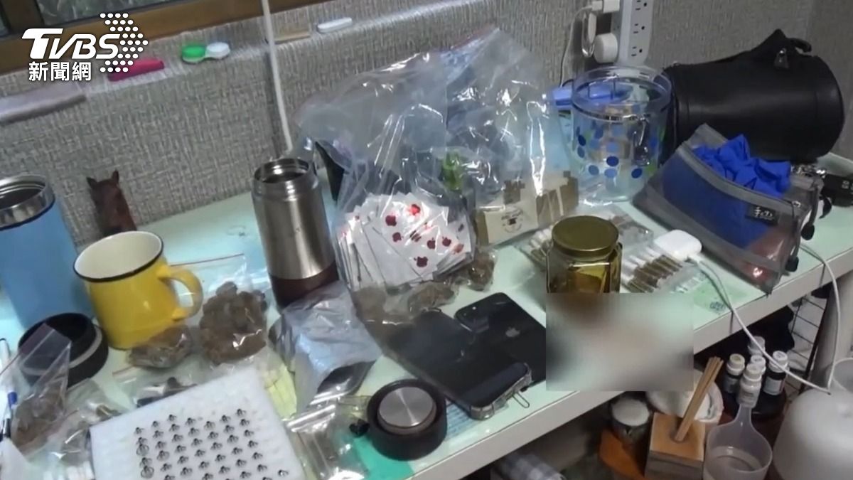 警方在現場查獲大量毒品。(圖/TVBS)