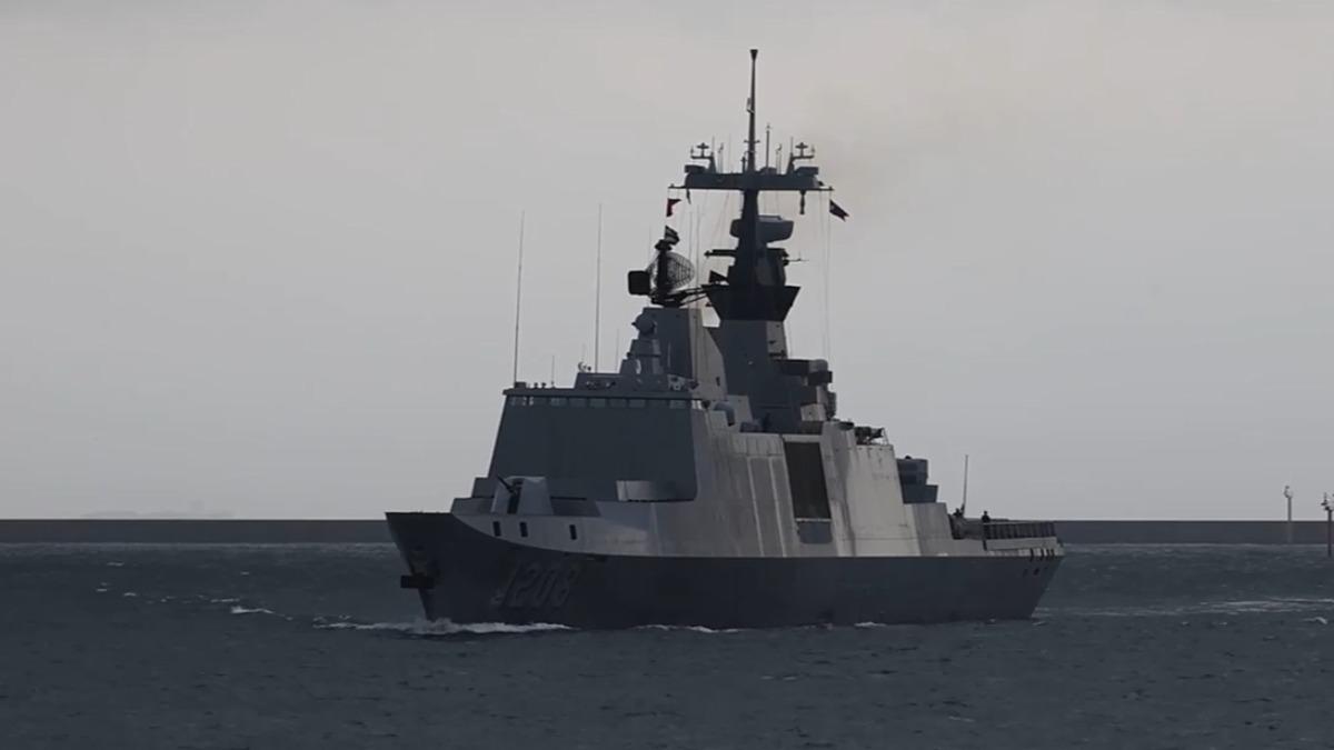 海軍康定級巡防艦的承德軍艦,換裝垂直發射系統和997雷達後,預估能大幅增加防空能力。(民眾提供)