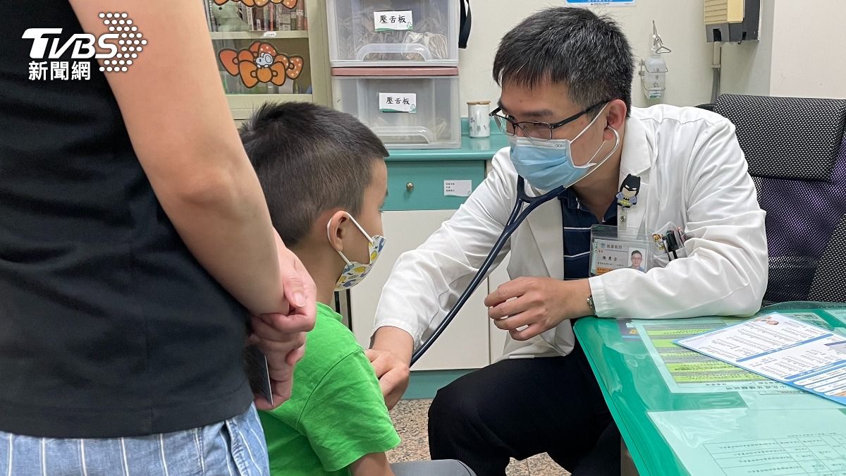 開學季兒童感冒燒不停 醫揭腸病毒D68型:假感冒真威脅