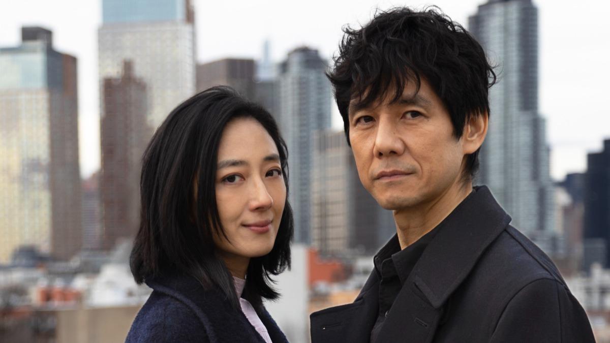 桂綸鎂(左)和西島秀俊在《Dear Stranger》化身最陌生的枕邊人。(圖/金馬執委會提供)