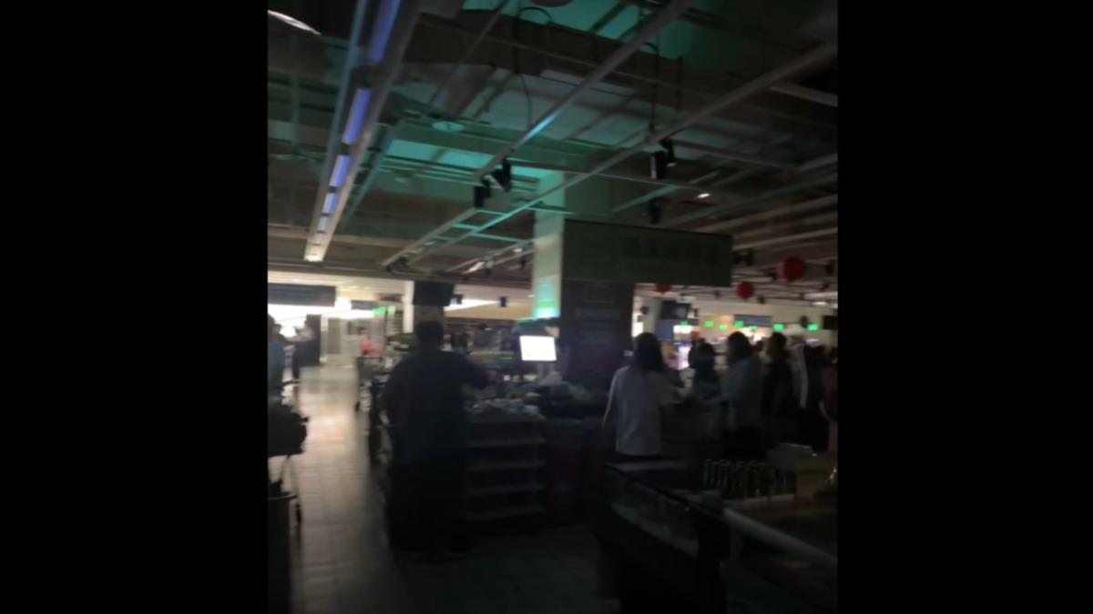 家樂福表示已恢復供電。（圖／網友@s88071s88071授權提供）