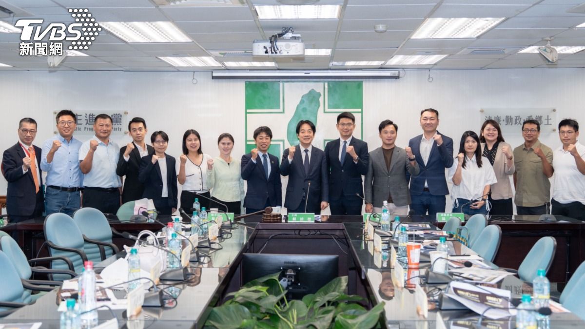 總統賴清德3日下午會見民進黨跨派系議員,聽取意見。(圖/民進黨)