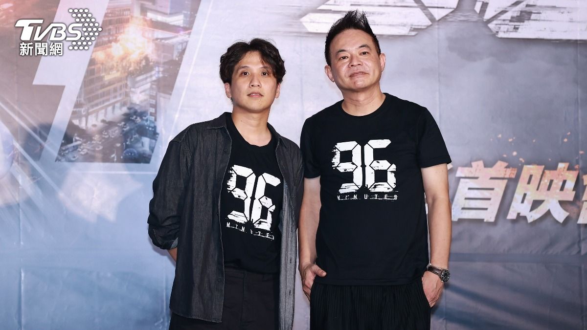 監製鄒介中(右)、導演洪子烜出席《96分鐘》首映。(圖/記者黃城碩攝)