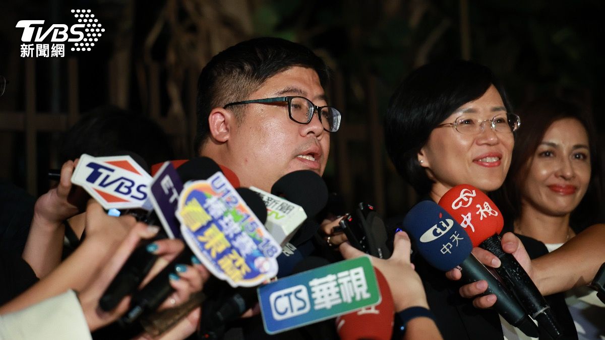 蔡易餘表示,行政院未來會著重經濟、民生法案。(圖/華子琛攝)
