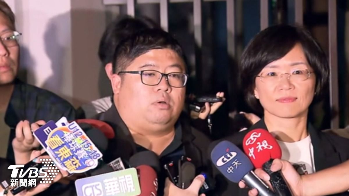 民進黨立委蔡易餘表示,總召柯建銘3號晚間在官邸內很少講話。(圖/TVBS)