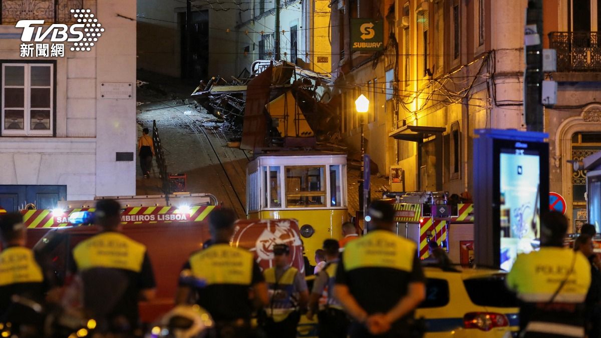 救援人員已證實,這起事故造成15人死亡、18人受傷。(圖/達志影像路透社)