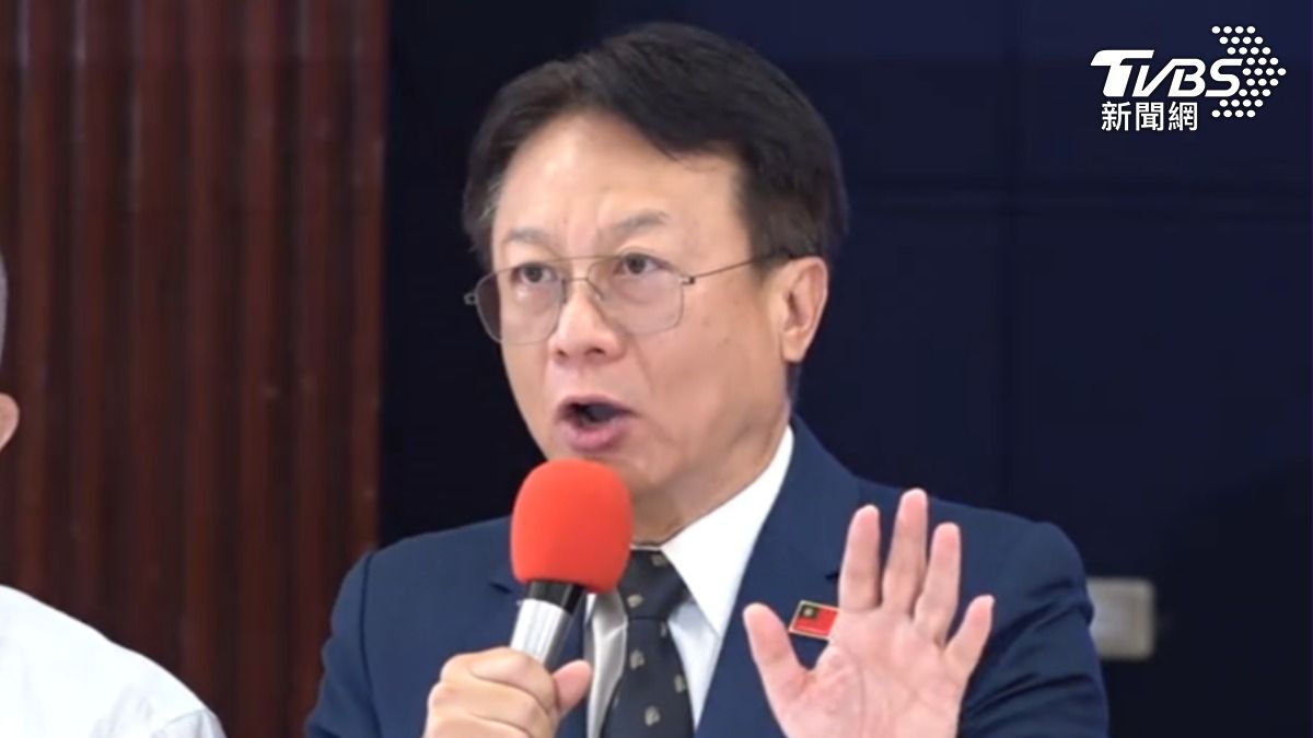 國民黨主席參選人卓伯源表示,若讓郝龍斌擔任黨魁「藍白不會郝」。(圖/TVBS)