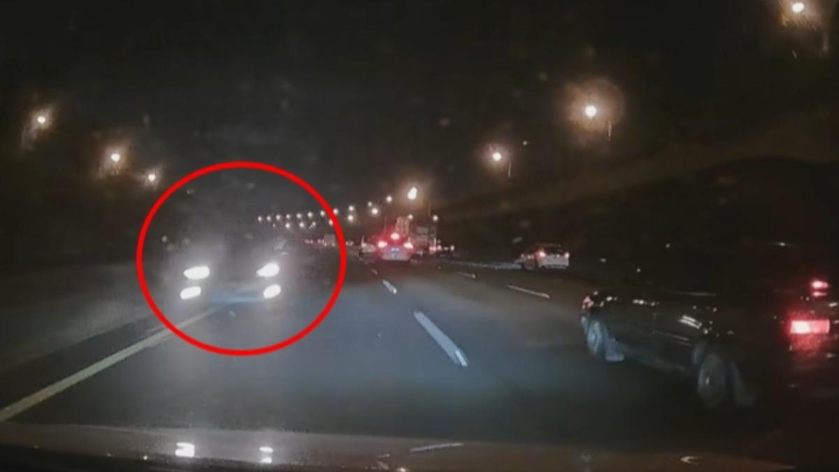 悚!國1轎車疑逆向還打遠光燈 警駁斥:駕駛自撞停路肩