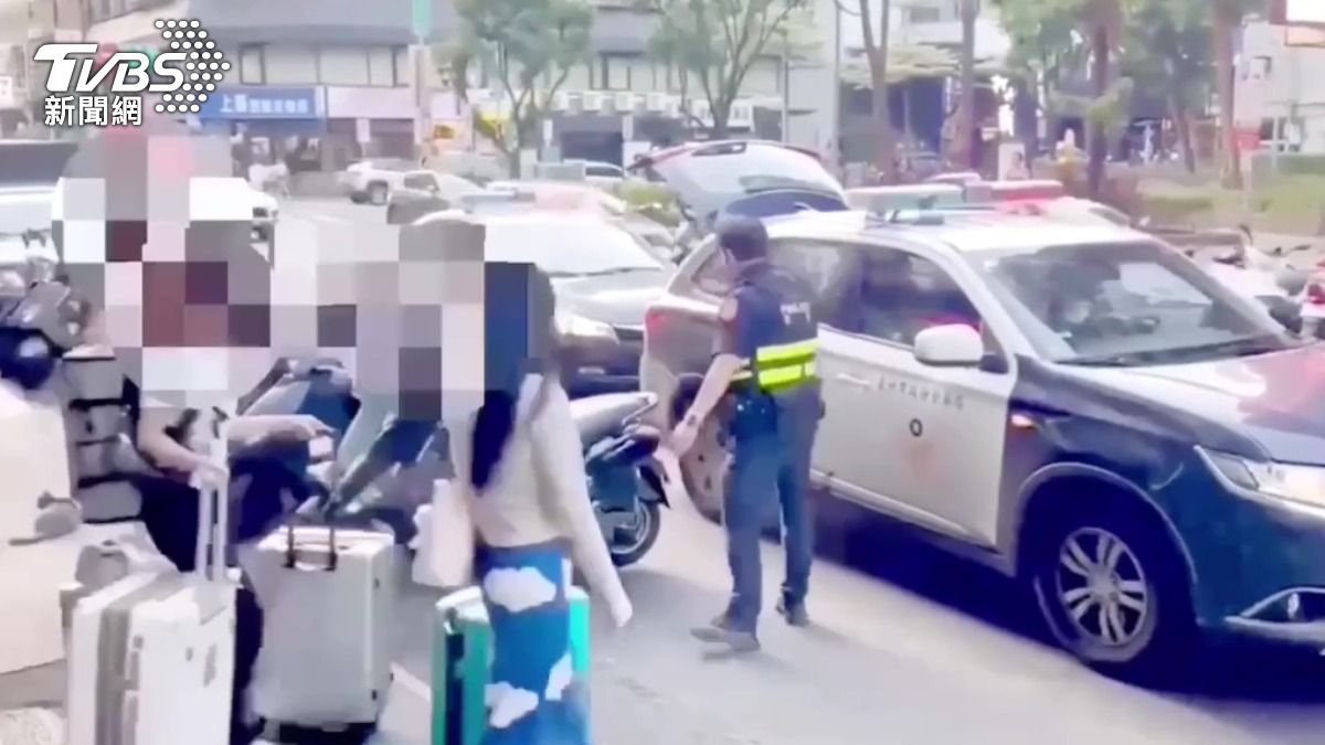 警方現場帶回23人。（圖／TVBS）