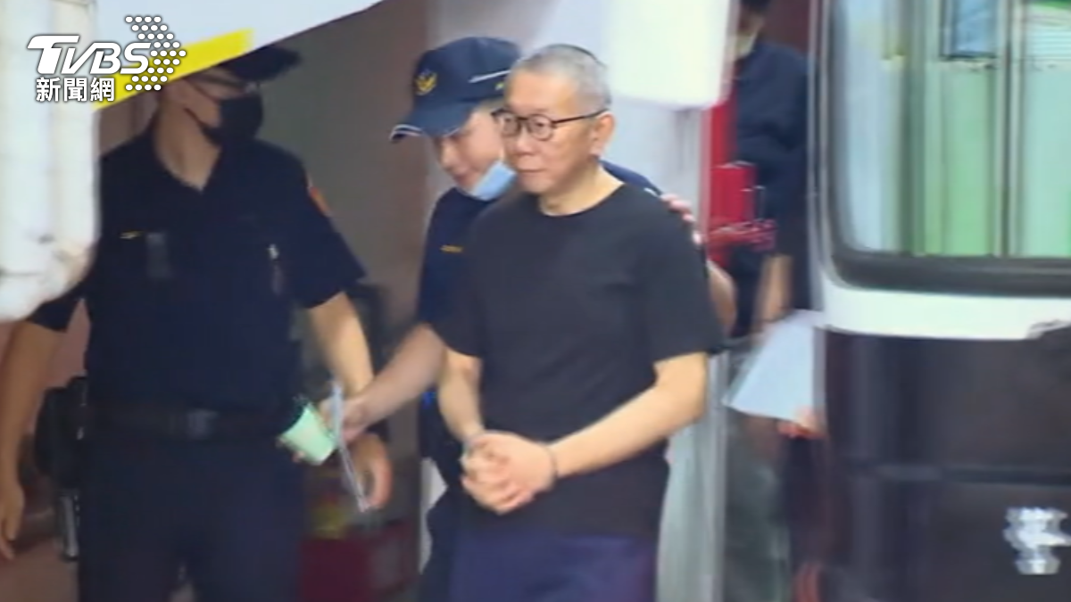 柯P庭上控冤獄淚崩！關一年無人可交談　睡馬桶邊「要戴口罩睡覺」